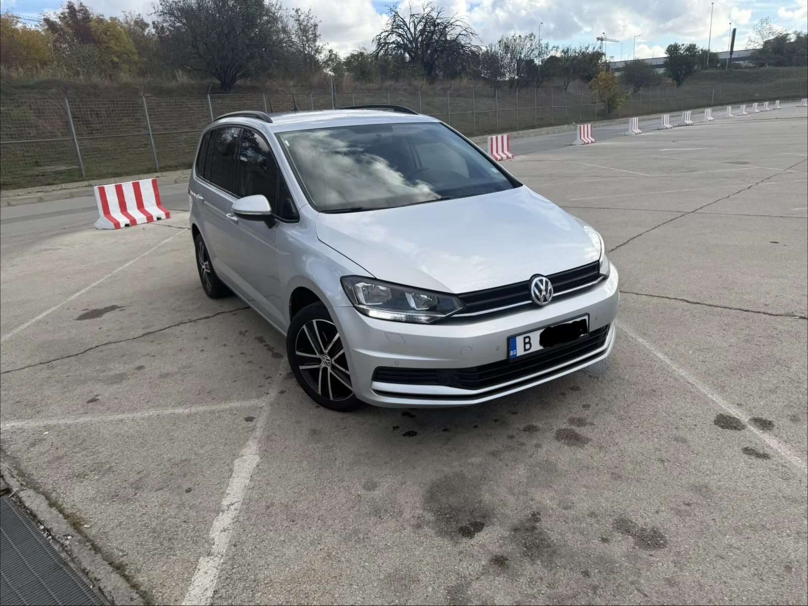 VW Touran 1.4 150 к.с AUTOMAT, снимка 8 - Автомобили и джипове - 56720648