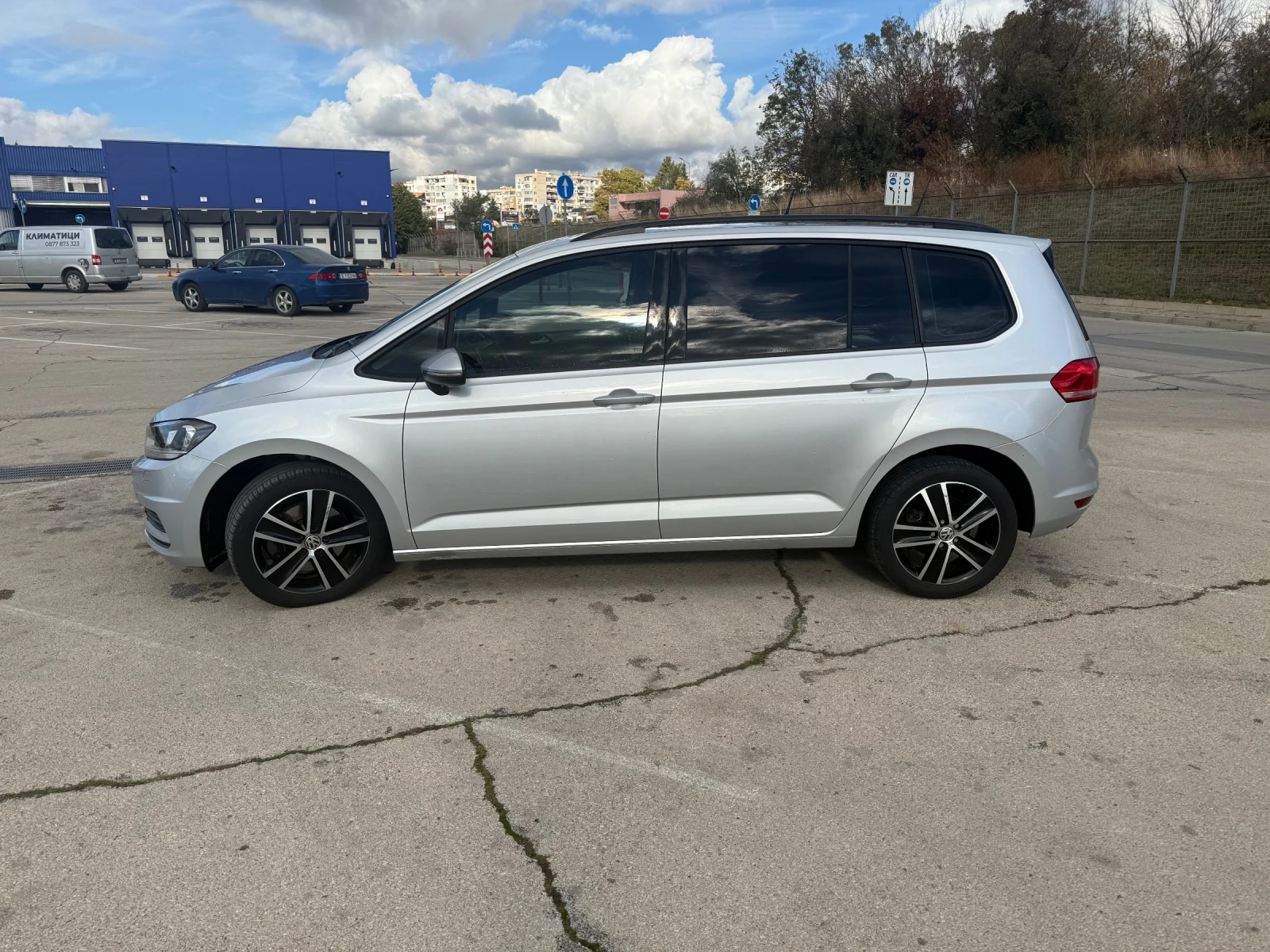 VW Touran 1.4 150 к.с AUTOMAT, снимка 3 - Автомобили и джипове - 56720648