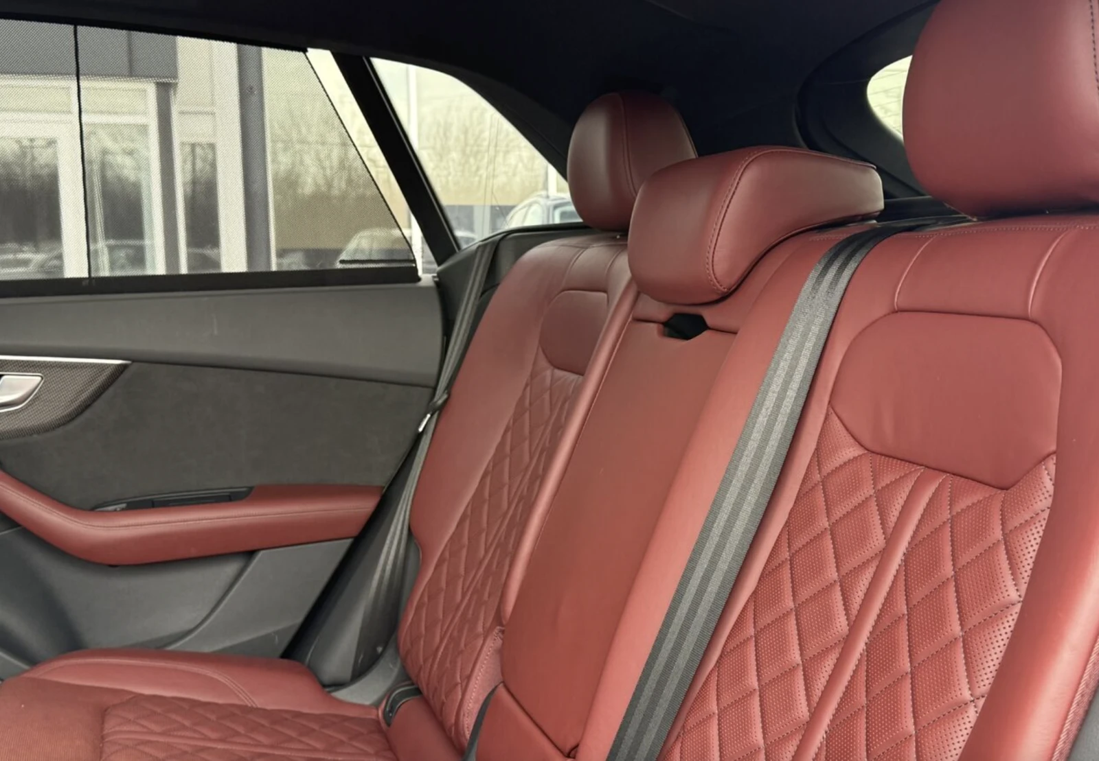 Audi SQ8  Bang & Olufsen / Масаж / HUD / FULL, снимка 11 - Автомобили и джипове - 55062326