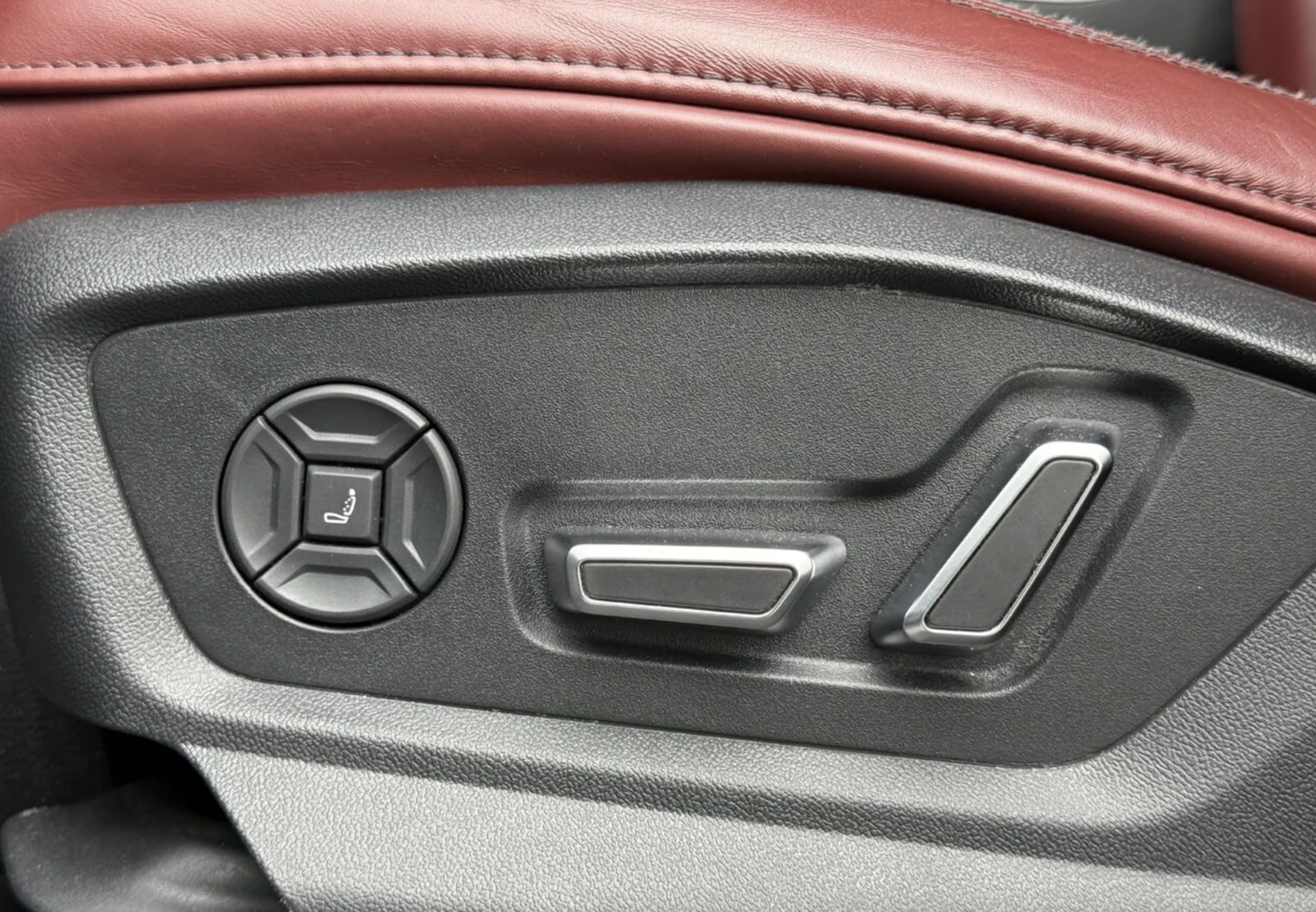 Audi SQ8  Bang & Olufsen / Масаж / HUD / FULL, снимка 16 - Автомобили и джипове - 55062326