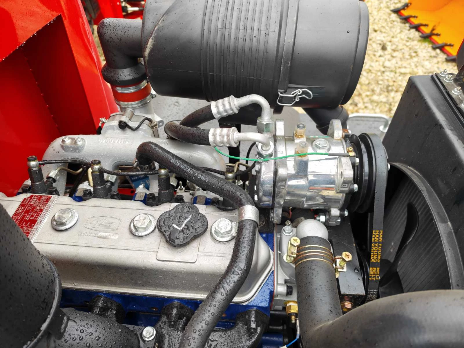 Мини челни товарачи Komatsu НОВИ 1600кг със вилици, снимка 3 - Индустриална техника - 53454282