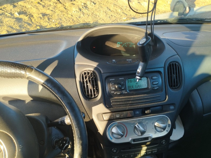Toyota Yaris verso 1.4D4D , снимка 14 - Автомобили и джипове - 46228950
