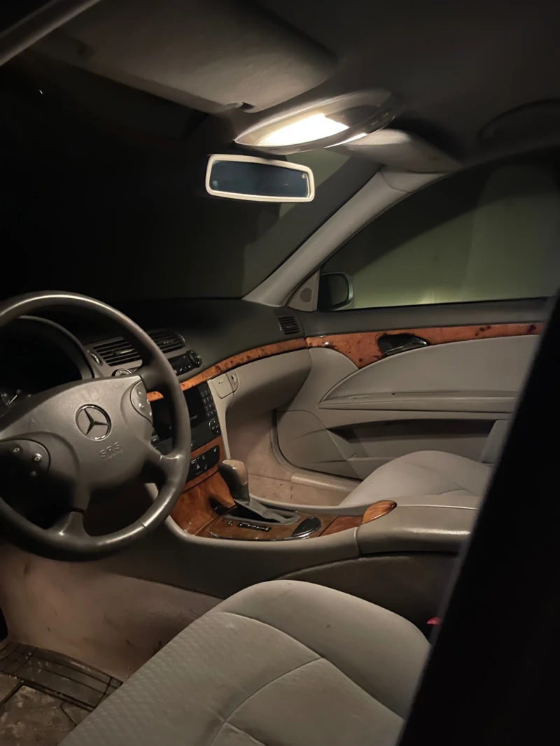 Mercedes-Benz E 320 Сервизирана /Регистрирана[3.2][бензин/газ]224к.с. , снимка 8 - Автомобили и джипове - 52287049