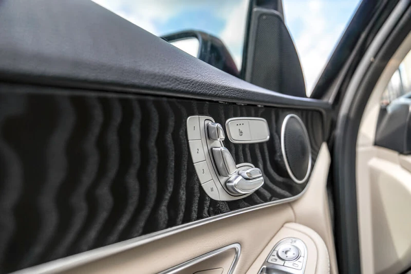 Mercedes-Benz C 300 4MATIC AMG* PANO* ПОДГРЕВ* BLINDSPOT* CAM* , снимка 6 - Автомобили и джипове - 52549861