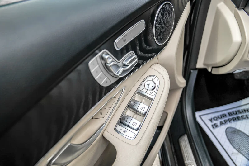 Mercedes-Benz C 300 4MATIC AMG* PANO* ПОДГРЕВ* BLINDSPOT* CAM* , снимка 12 - Автомобили и джипове - 52549861