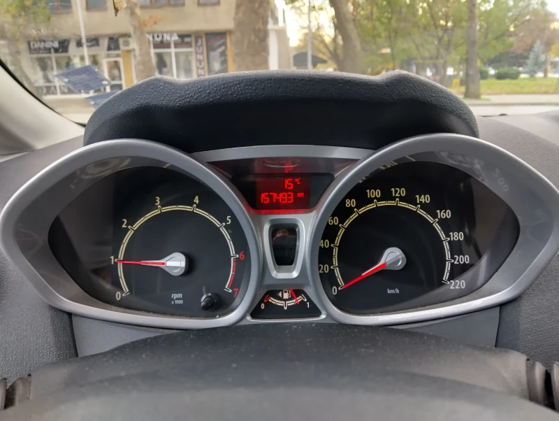 Ford Fiesta 1.4, Бензин/Газ (фабрична газова уредба), снимка 3 - Автомобили и джипове - 52554668