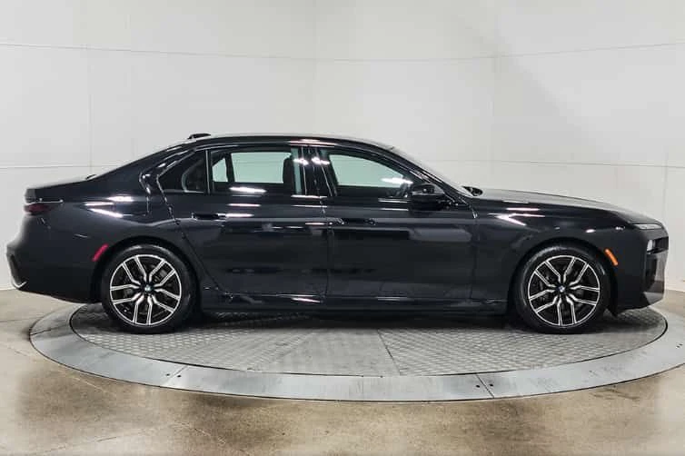 BMW i7 * xDrive60 * BOWERS AND WILKINS* , снимка 3 - Автомобили и джипове - 54015052