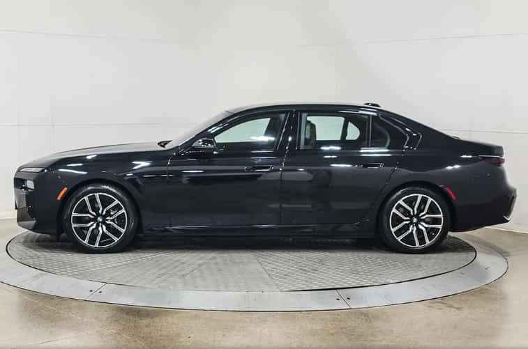 BMW i7 * xDrive60 * BOWERS AND WILKINS* , снимка 2 - Автомобили и джипове - 54015052