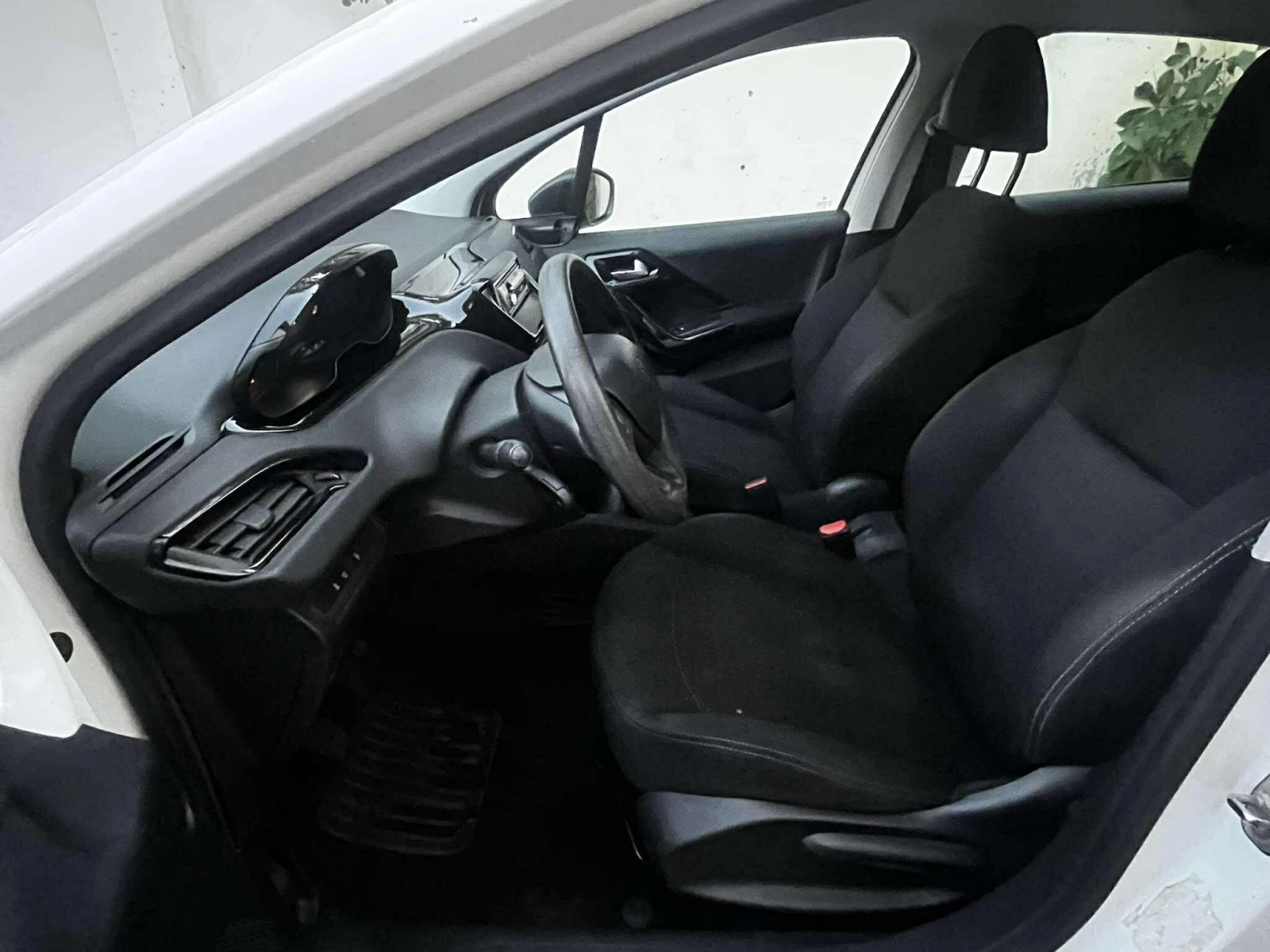 Peugeot 208 1.4 HDI/ EURO 5/ 92к.с. - изображение 6
