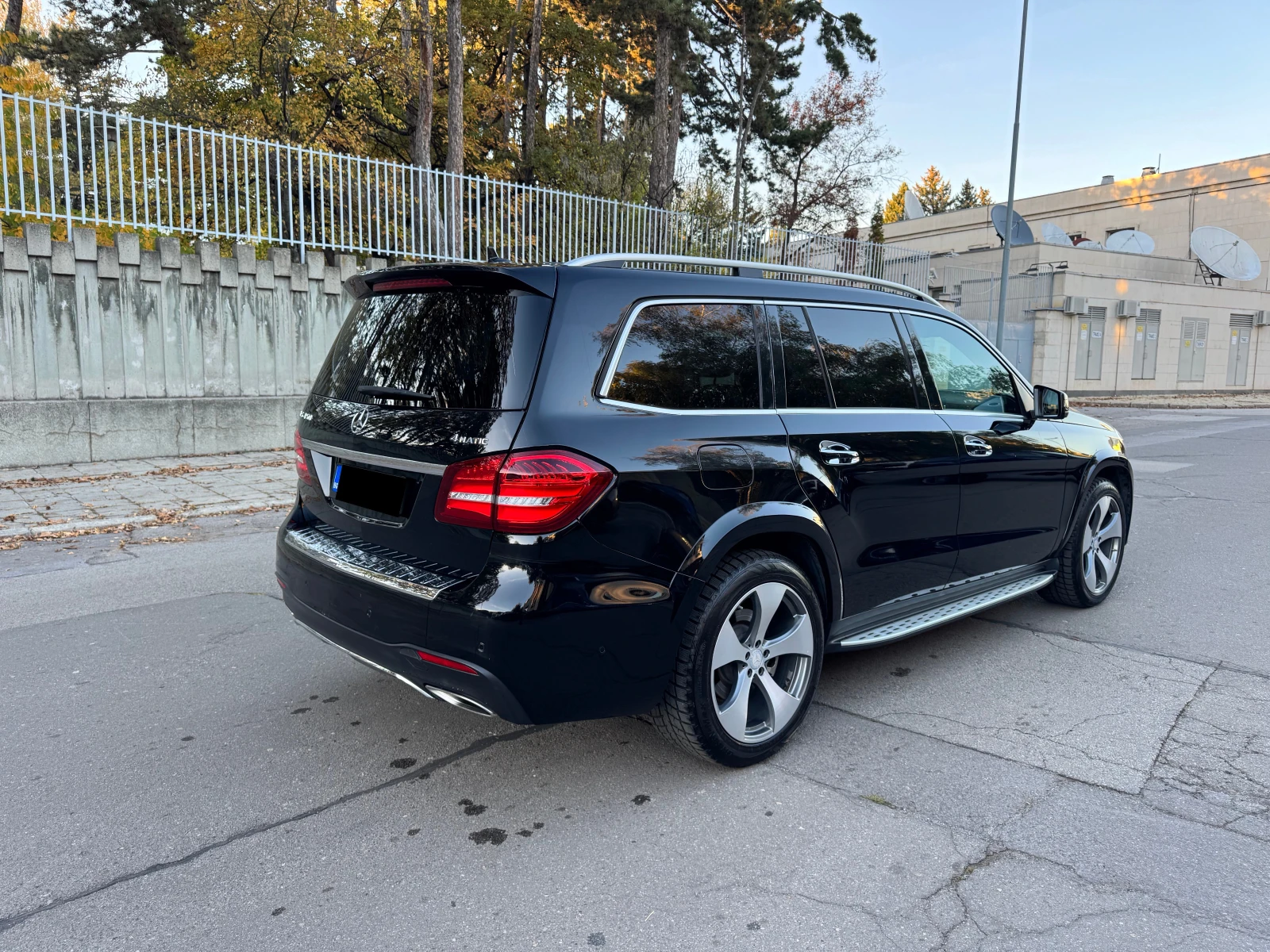 Mercedes-Benz GLS 450 AMG line 4Matic 7 местен - изображение 7