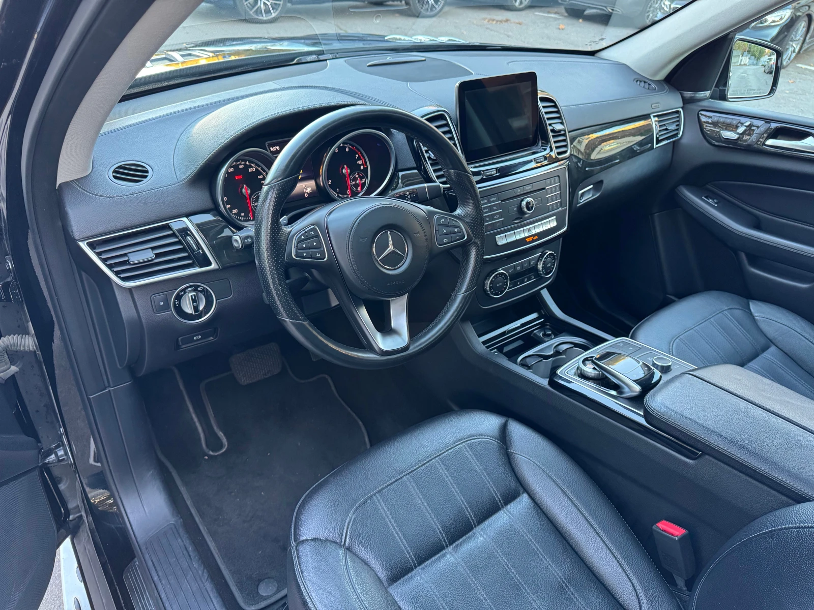 Mercedes-Benz GLS 450 AMG line 4Matic 7 местен - изображение 9