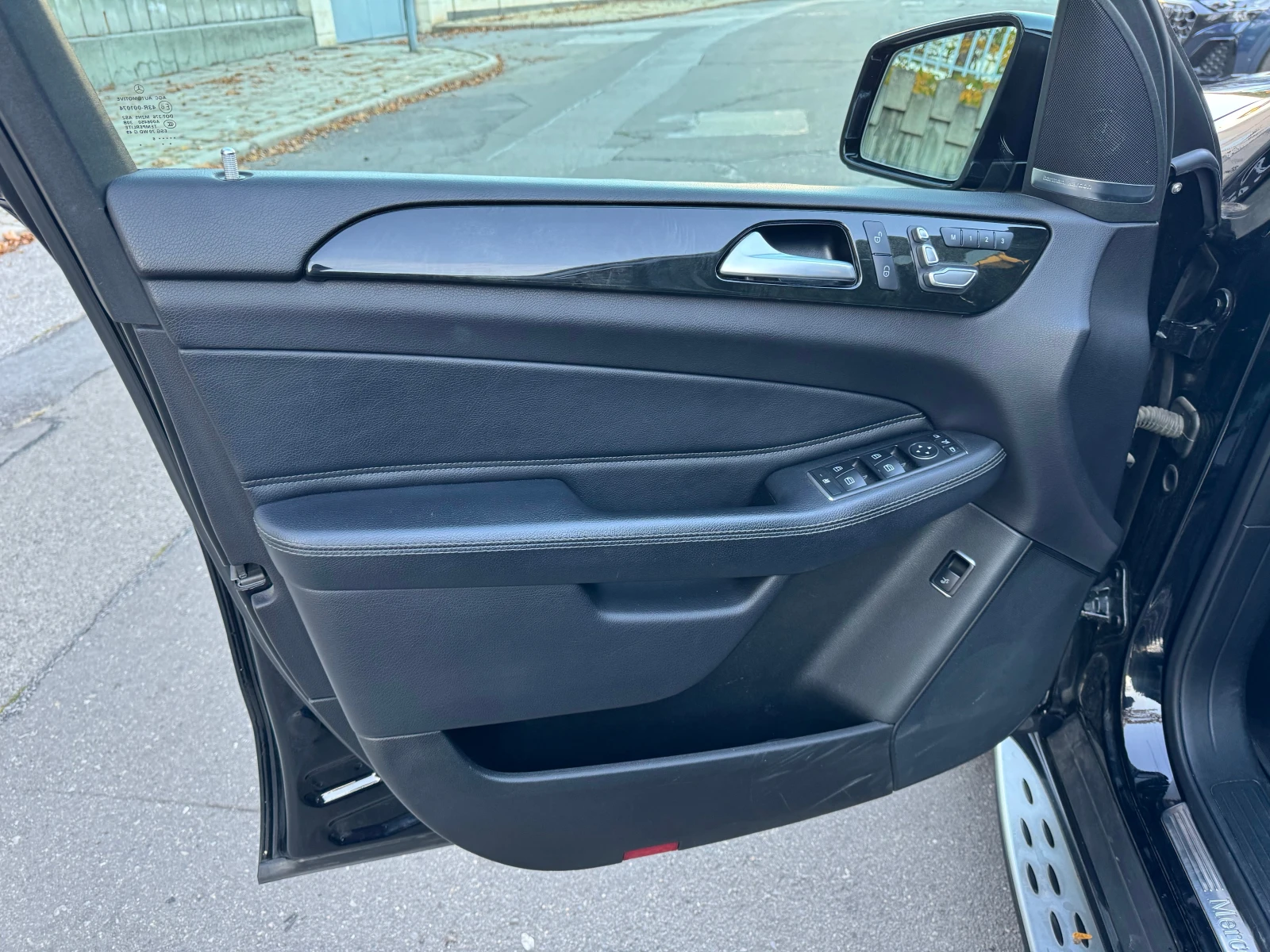 Mercedes-Benz GLS 450 AMG line 4Matic 7 местен - изображение 10