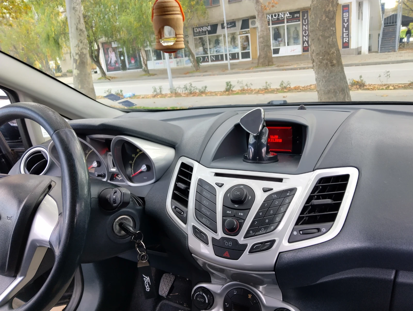 Ford Fiesta 1.4, Бензин/Газ (фабрична газова уредба) - изображение 2