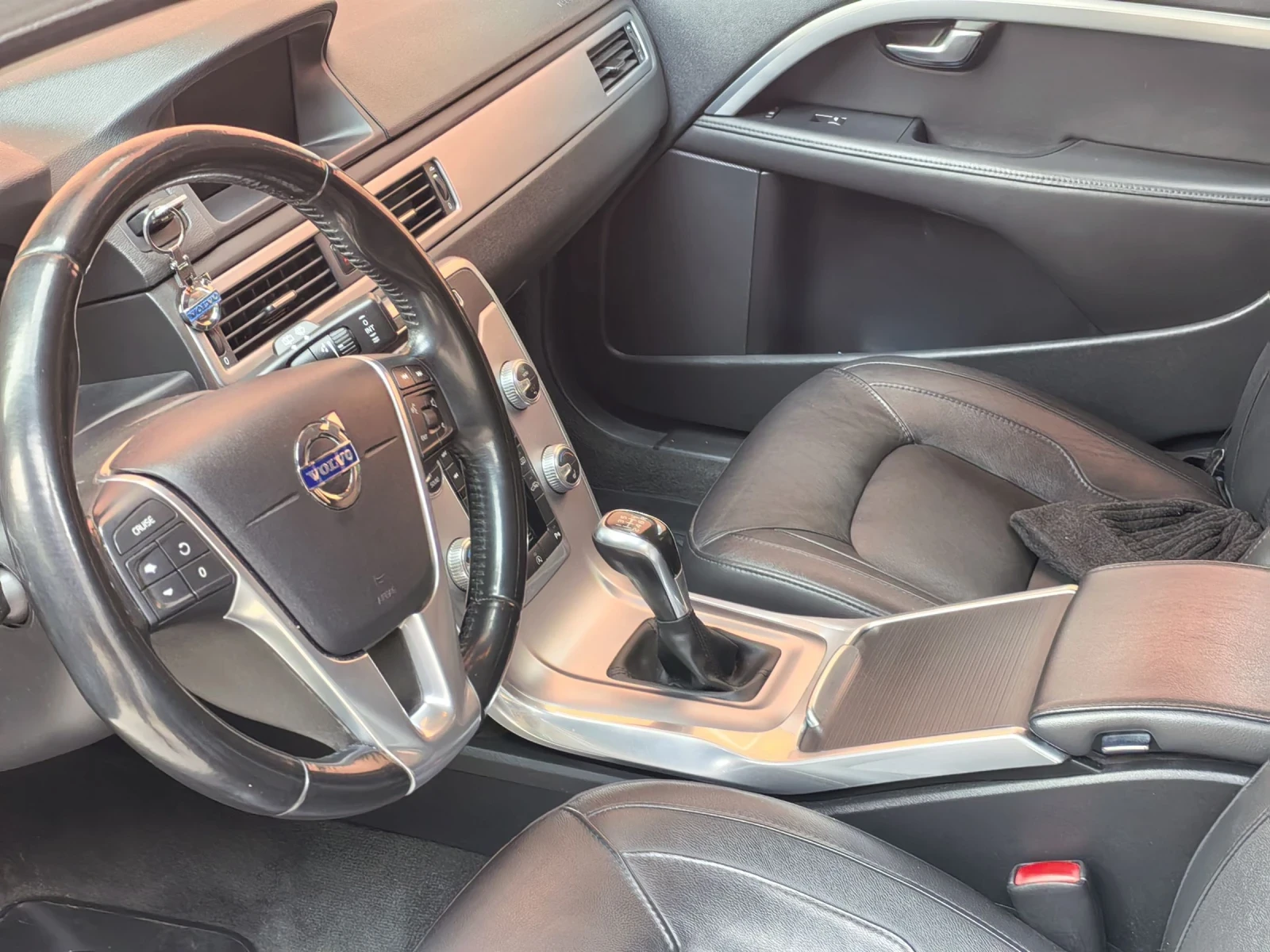 Volvo V70, снимка 7 - Автомобили и джипове - 53940616