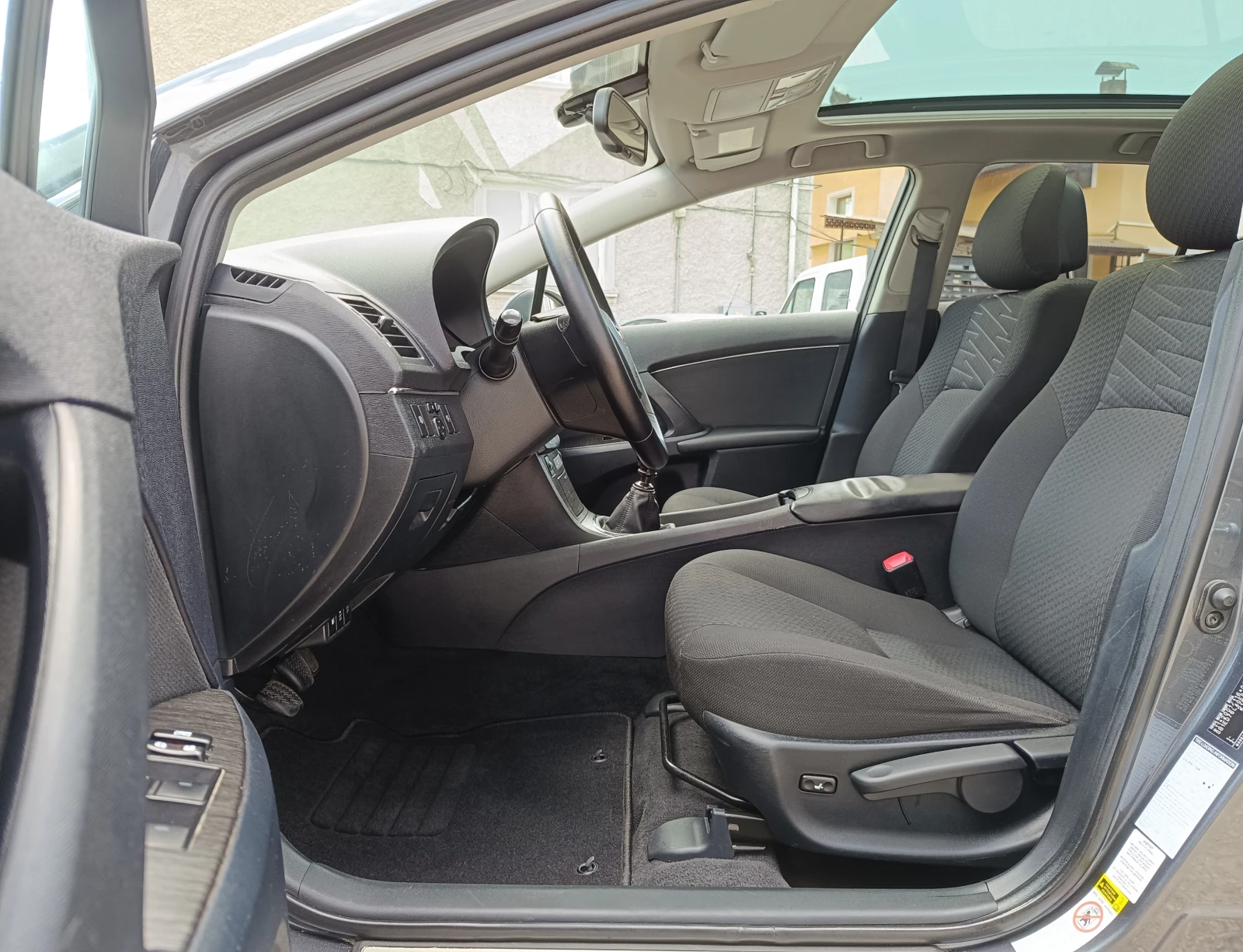 Toyota Avensis 2.0D4D 126к.с., снимка 10 - Автомобили и джипове - 54963870