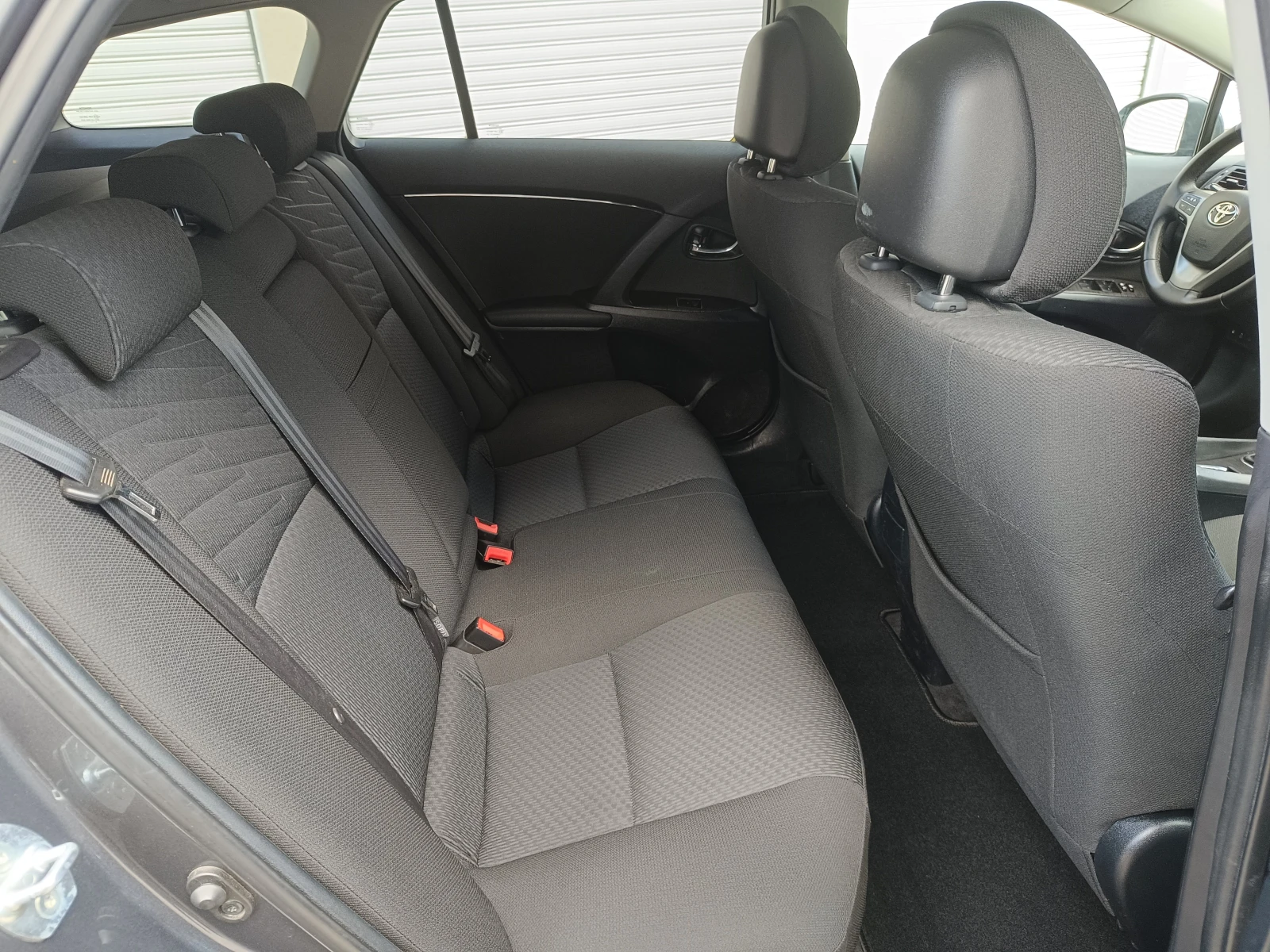 Toyota Avensis 2.0D4D 126к.с., снимка 13 - Автомобили и джипове - 54963870