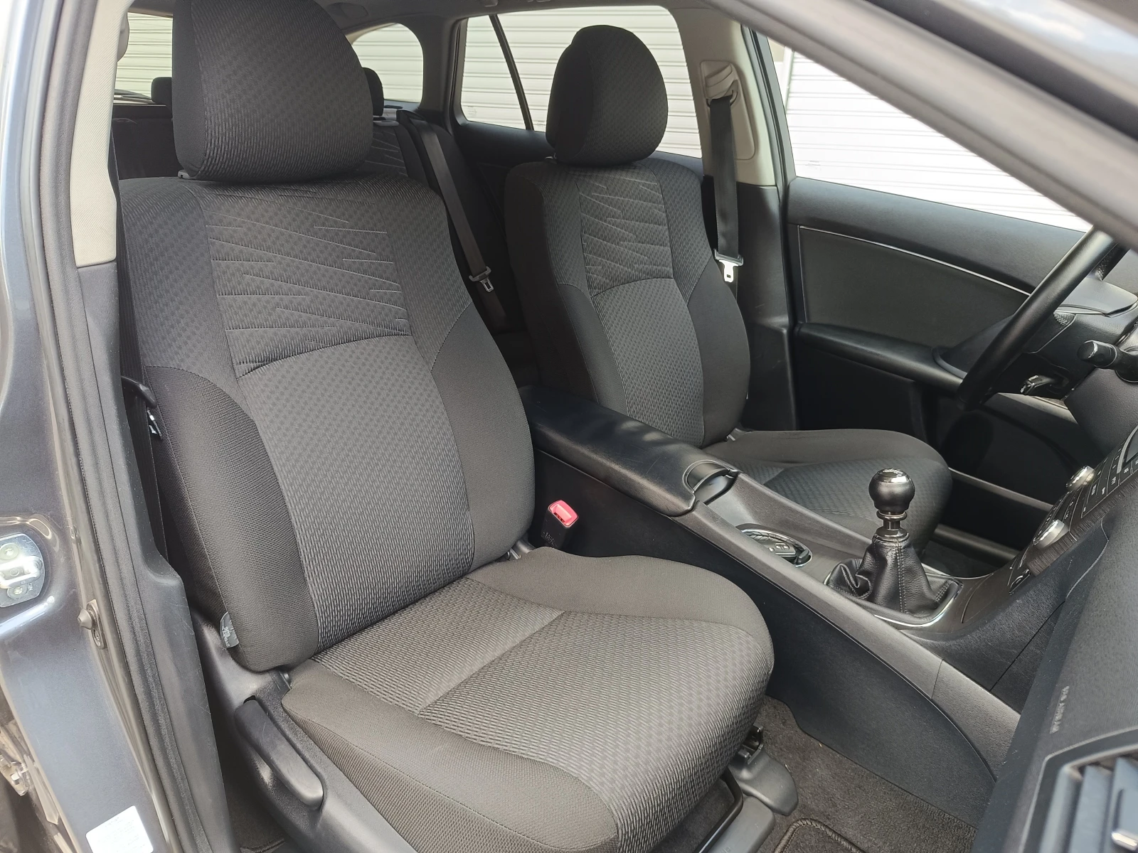 Toyota Avensis 2.0D4D 126к.с., снимка 12 - Автомобили и джипове - 54963870