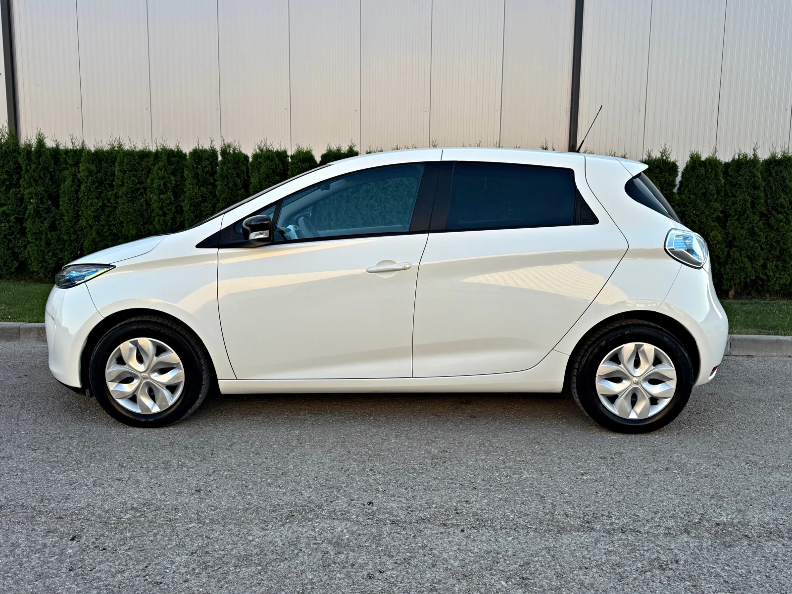 Renault Zoe R240* 22kWh* ШВЕЙЦАРИЯ!!!, снимка 4 - Автомобили и джипове - 55805463