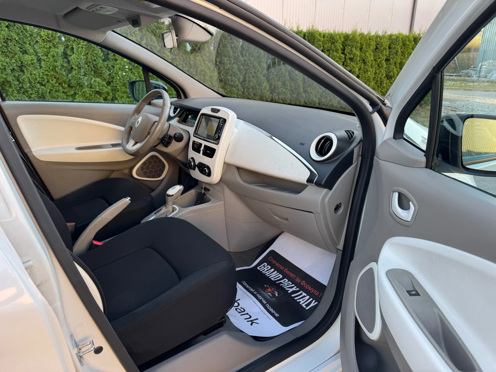Renault Zoe R240* 22kWh* ШВЕЙЦАРИЯ!!!, снимка 13 - Автомобили и джипове - 55805463