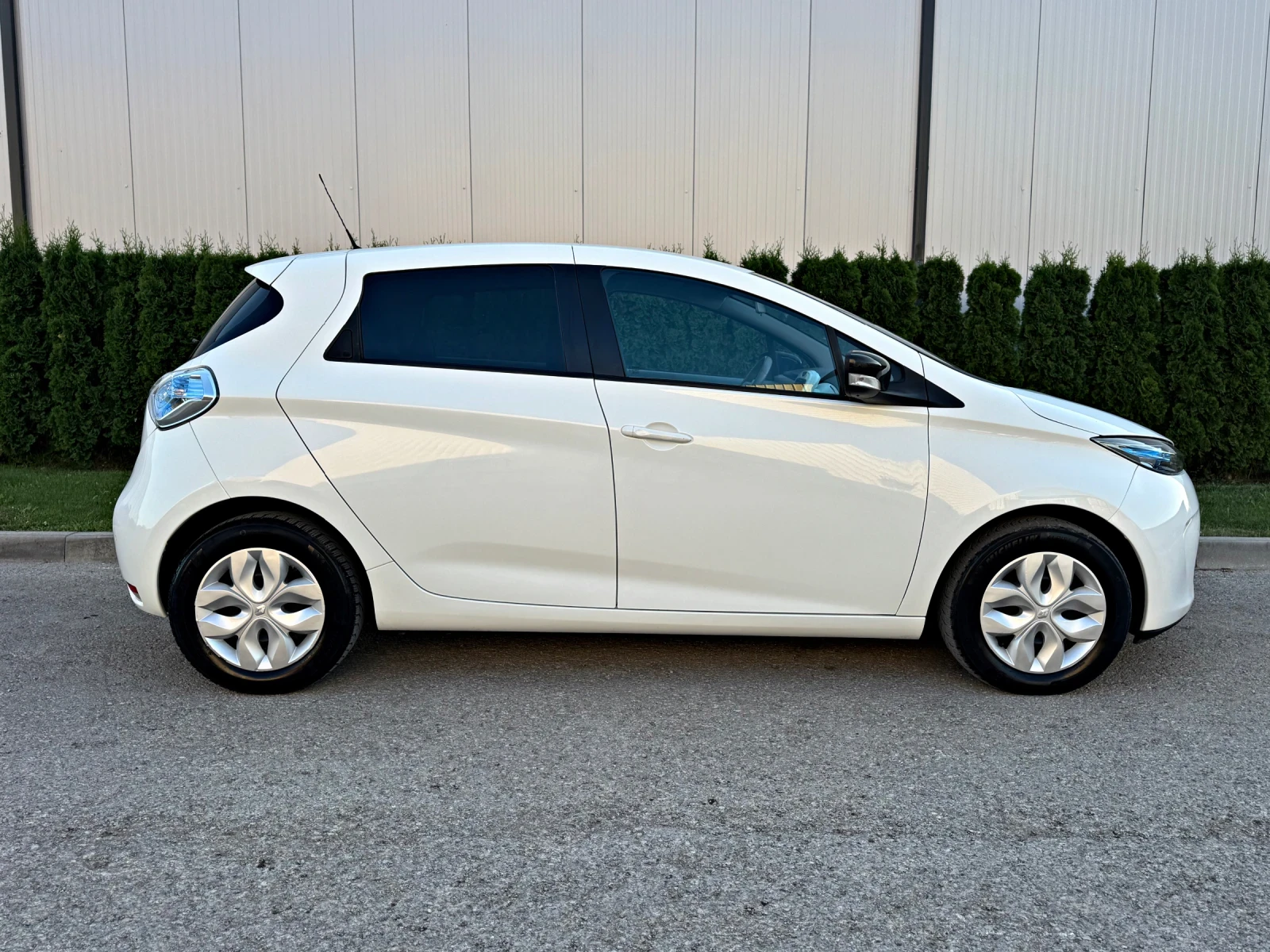 Renault Zoe R240* 22kWh* ШВЕЙЦАРИЯ!!!, снимка 7 - Автомобили и джипове - 55805463