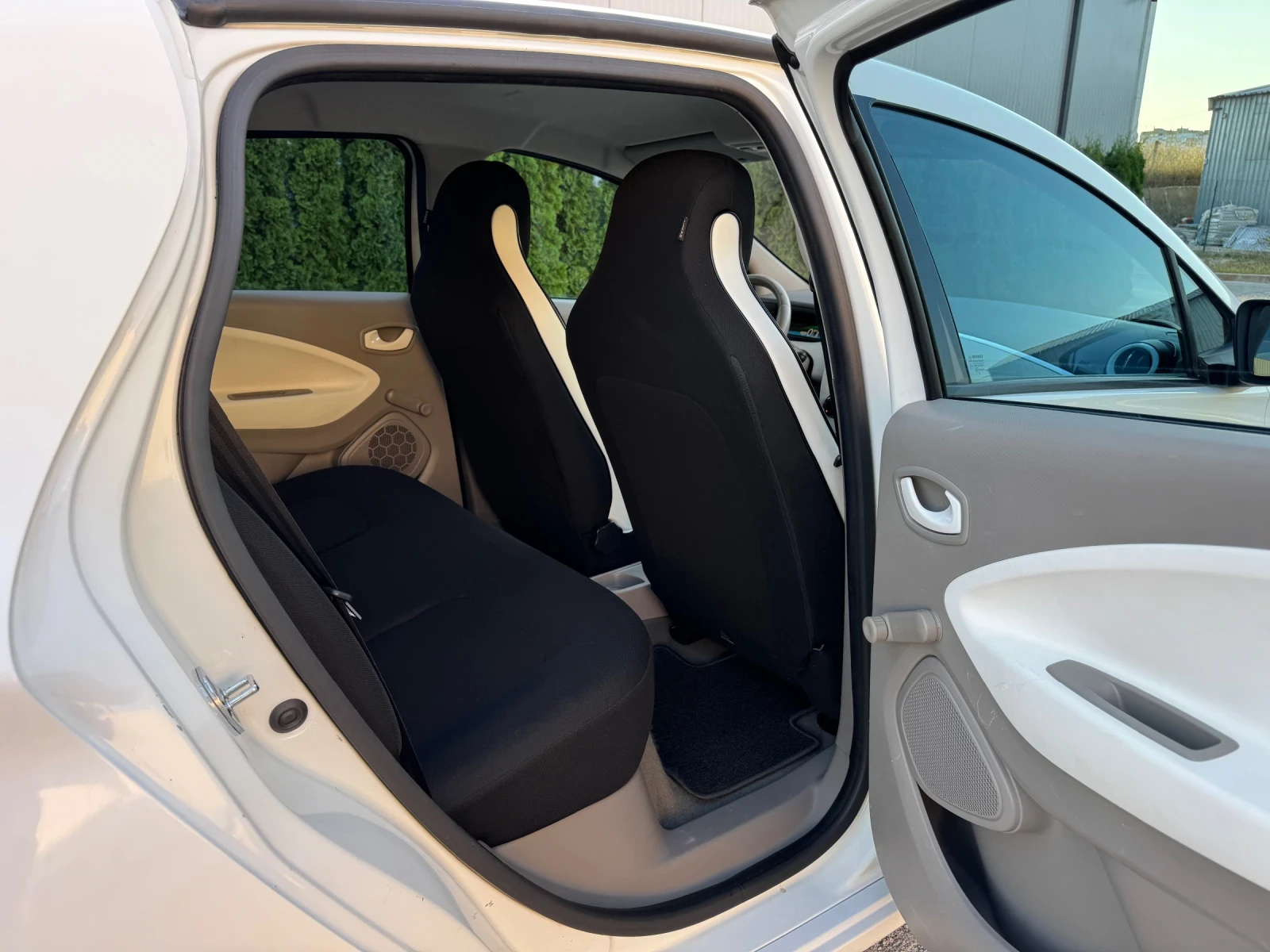 Renault Zoe R240* 22kWh* ШВЕЙЦАРИЯ!!!, снимка 15 - Автомобили и джипове - 55805463
