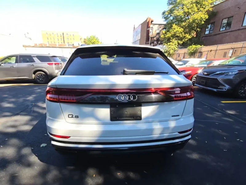 Audi Q8 S-line* B&O* Пано* Подгрев* Обдух, снимка 3 - Автомобили и джипове - 52318009