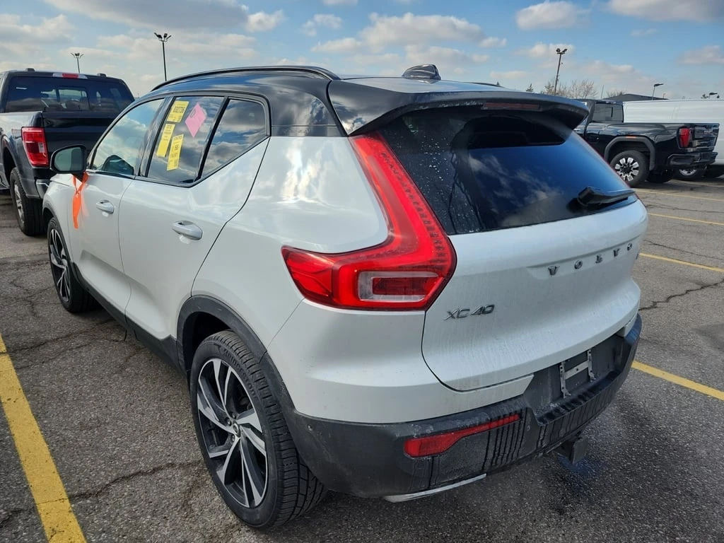 Volvo XC40 * R Design * CARFAX * БЕЗ ПЪРВОНАЧАЛНА ВНОСКА - изображение 4