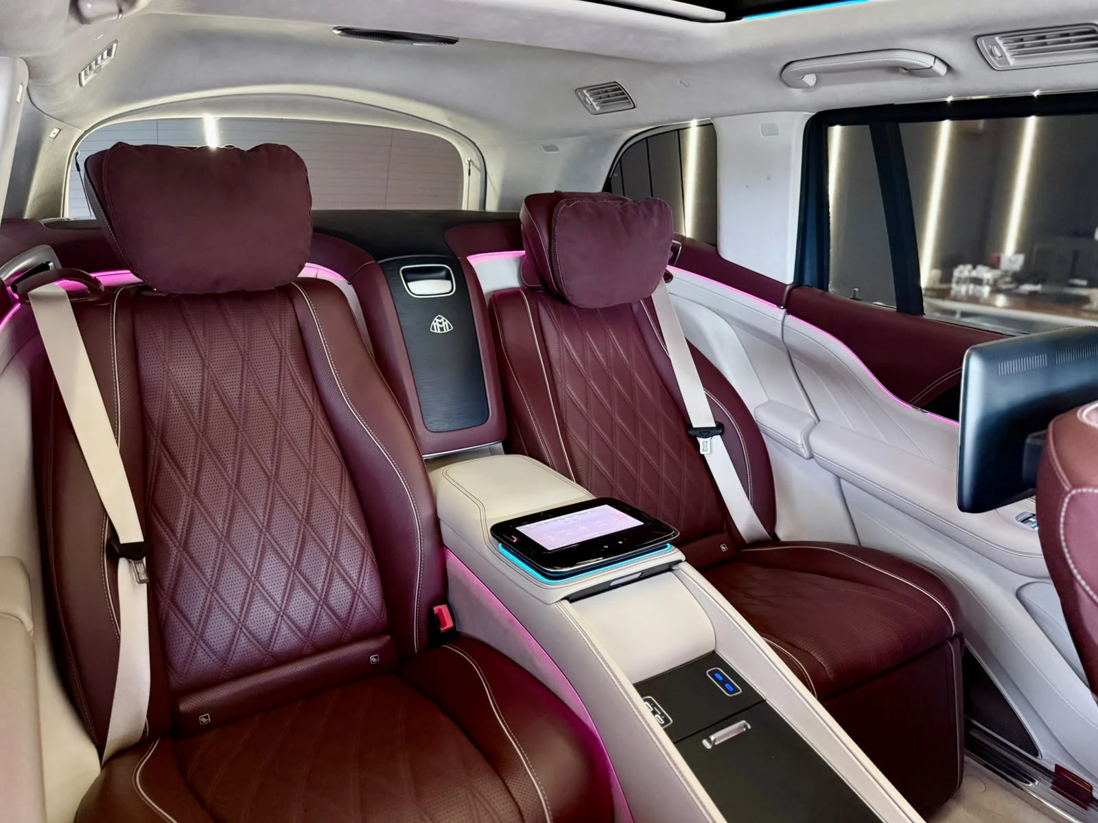 Mercedes-Benz GLS 600 Maybach 4M * TV* FirstClass* Pano* SoftCl* Лизинг, снимка 15 - Автомобили и джипове - 54885312