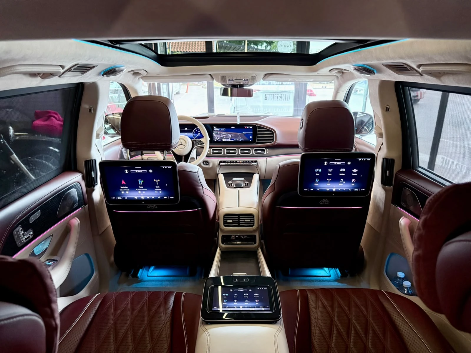 Mercedes-Benz GLS 600 Maybach 4M * TV* FirstClass* Pano* SoftCl* Лизинг, снимка 16 - Автомобили и джипове - 54885312