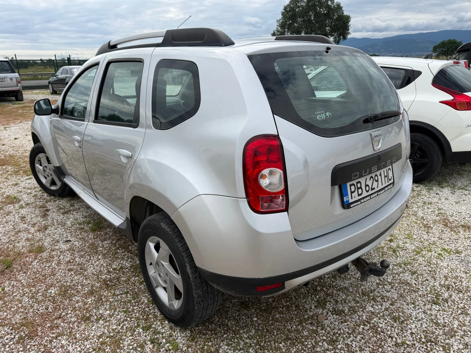 Dacia Duster, снимка 3 - Автомобили и джипове - 54899608