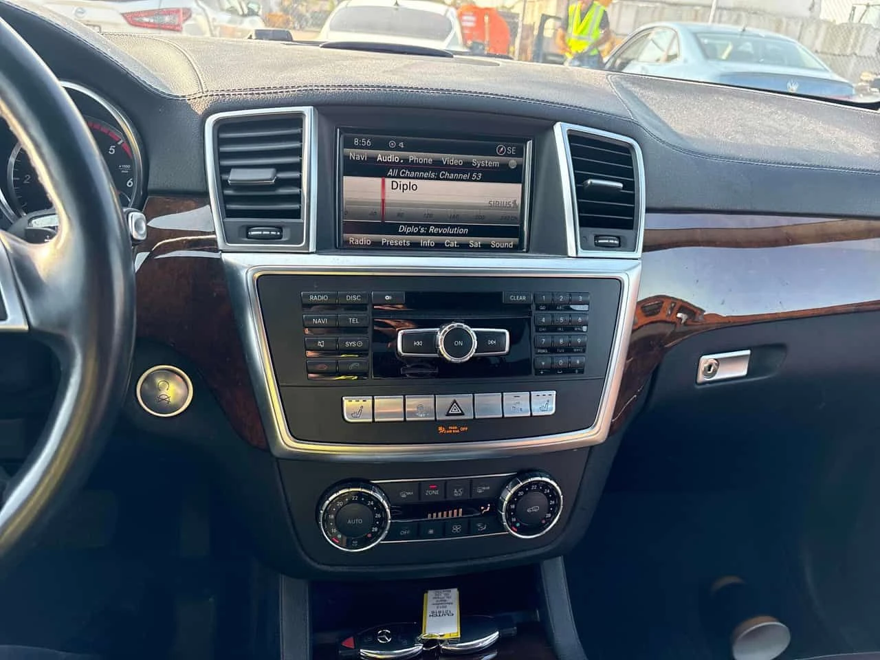 Mercedes-Benz GL 350 BlueTEC | CARFAX | БЕЗ ИНЦИДЕНТИ, снимка 9 - Автомобили и джипове - 55667525
