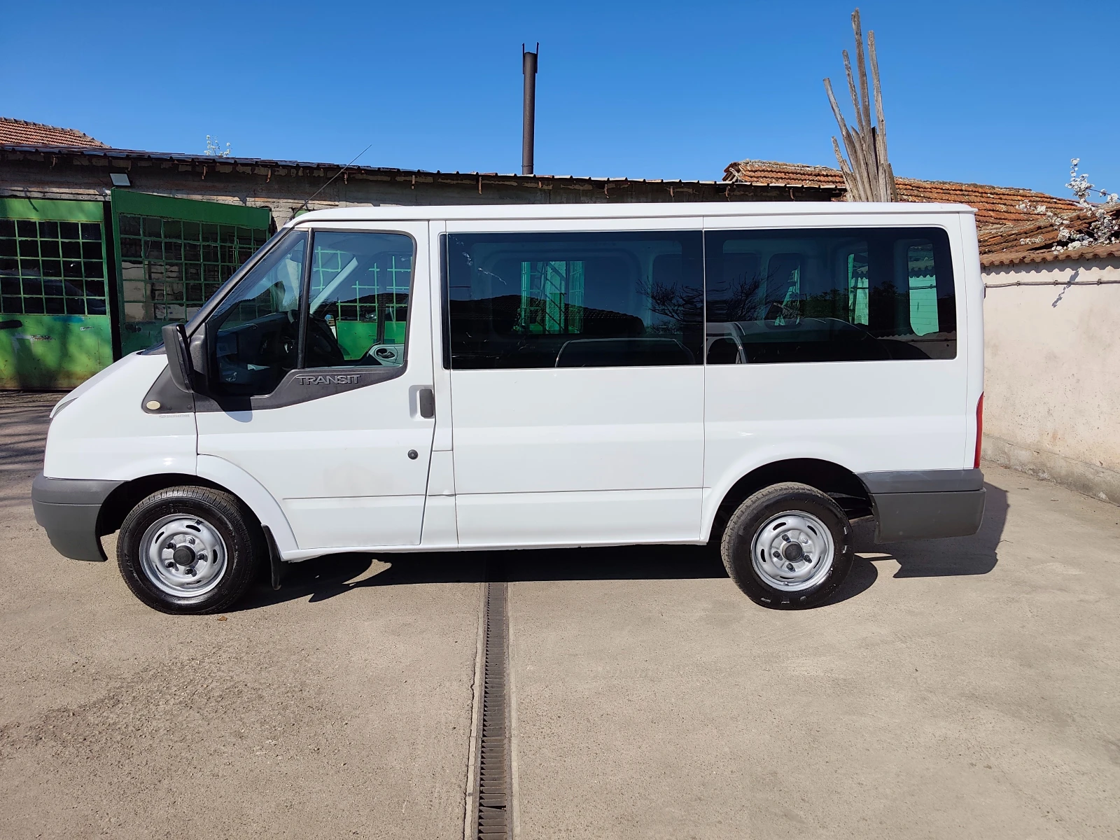Ford Transit 2.2TDCI - ТОВАРЕН, снимка 2 - Бусове и автобуси - 54143834