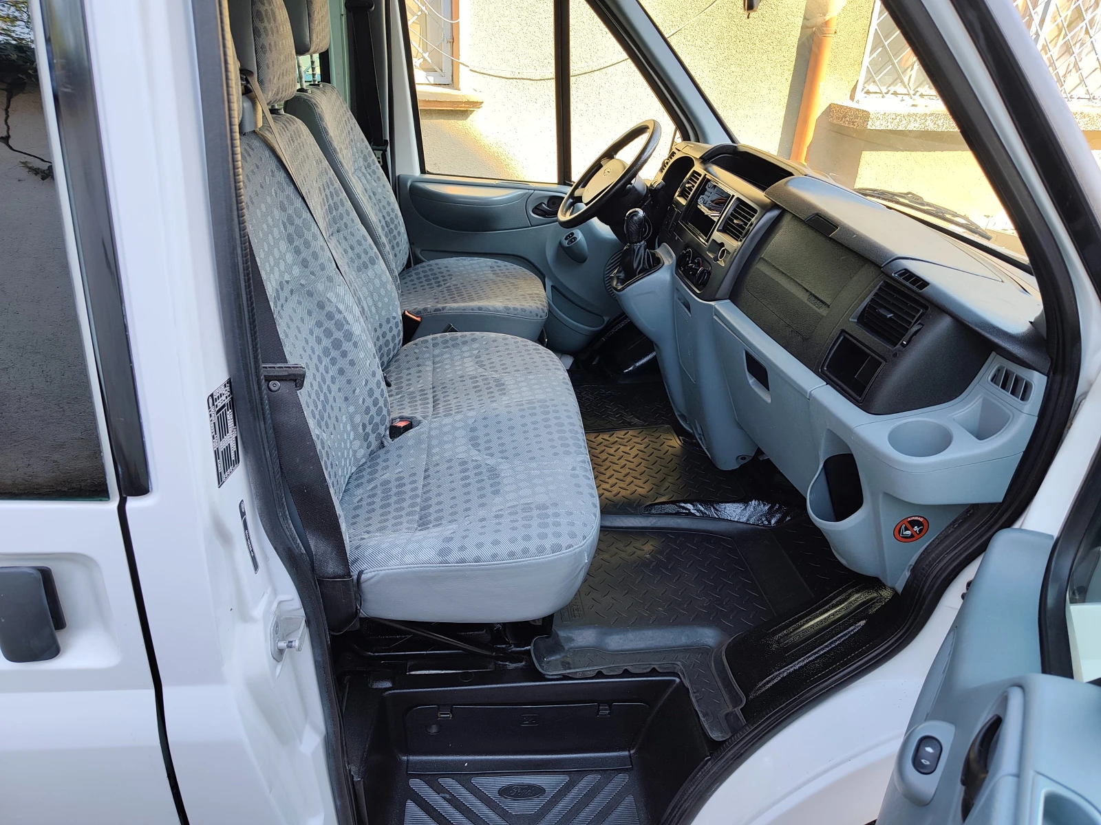Ford Transit 2.2TDCI - ТОВАРЕН, снимка 10 - Бусове и автобуси - 54143834