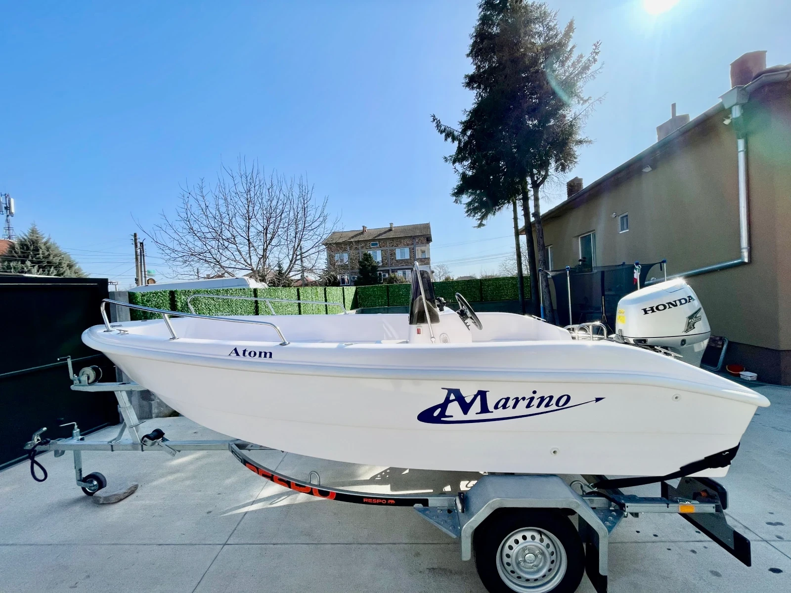 Моторна яхта Marino Atom 450