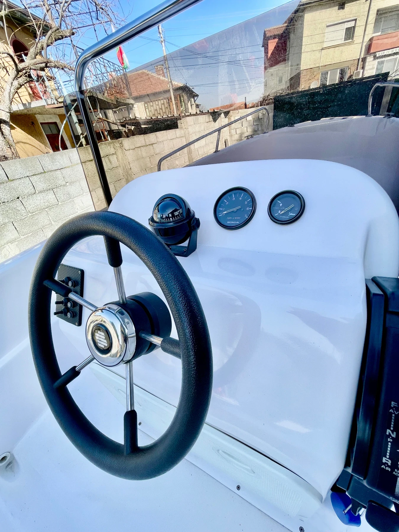 Моторна яхта Marino Atom 450, снимка 7 - Воден транспорт - 54733413