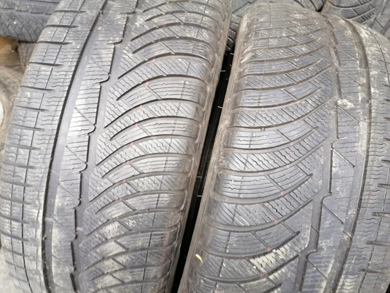 Гуми Зимни 235/50R18, снимка 3 - Гуми и джанти - 31638508