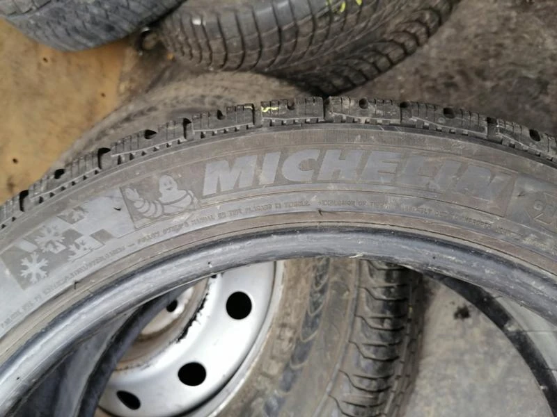 Гуми Зимни 235/50R18, снимка 7 - Гуми и джанти - 31638508