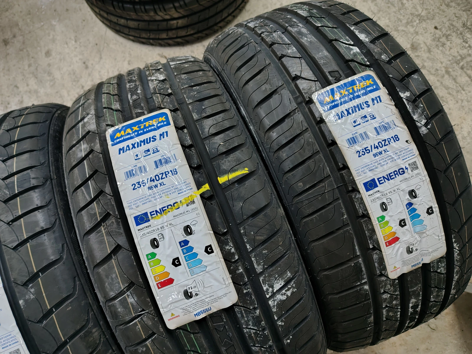 Гуми Летни 235/40R18, снимка 4 - Гуми и джанти - 53747244