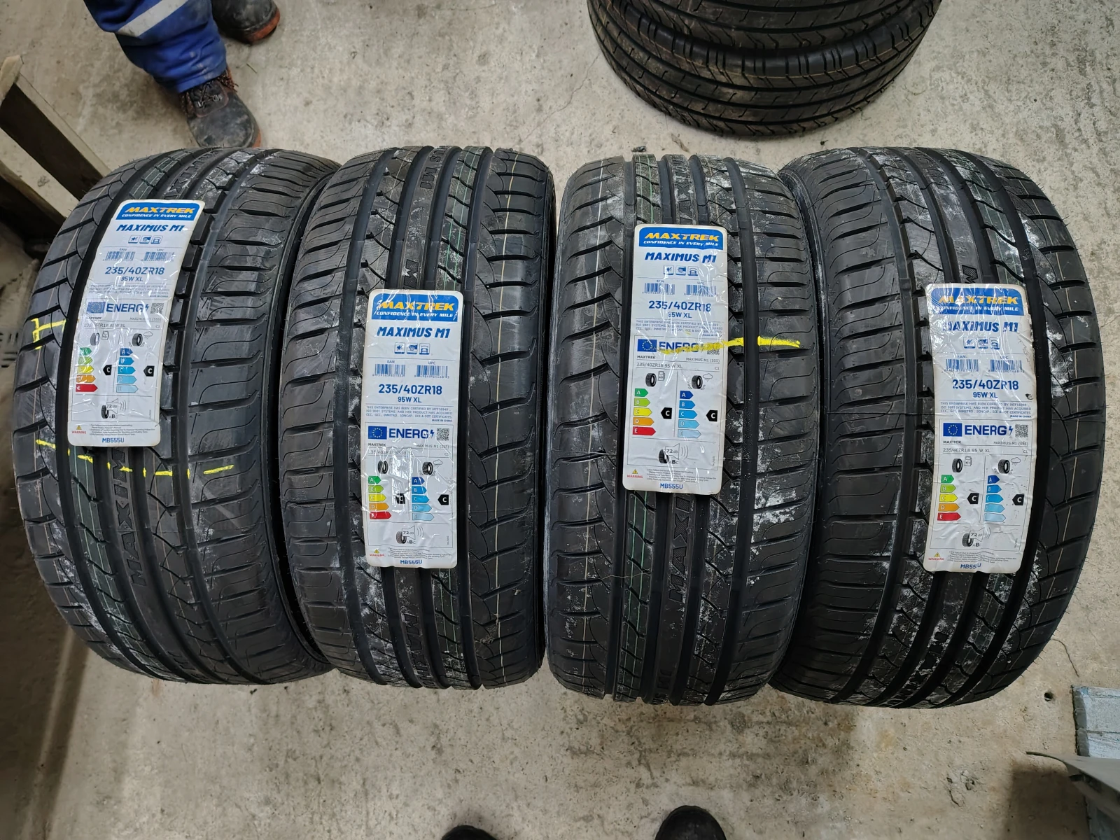 Гуми Летни 235/40R18