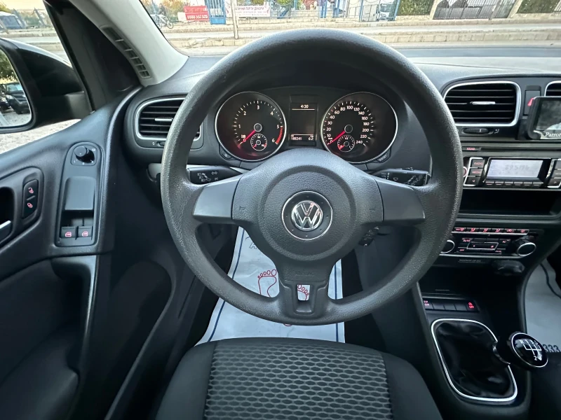 VW Golf 1.6 TDI, снимка 10 - Автомобили и джипове - 47596946