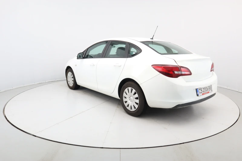 Opel Astra, снимка 4 - Автомобили и джипове - 48701345