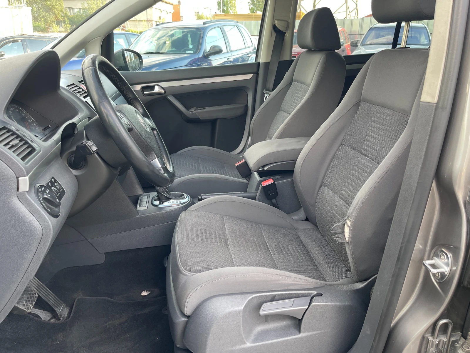 VW Touran 2.0 TDI Automatic 140 к.с - изображение 10
