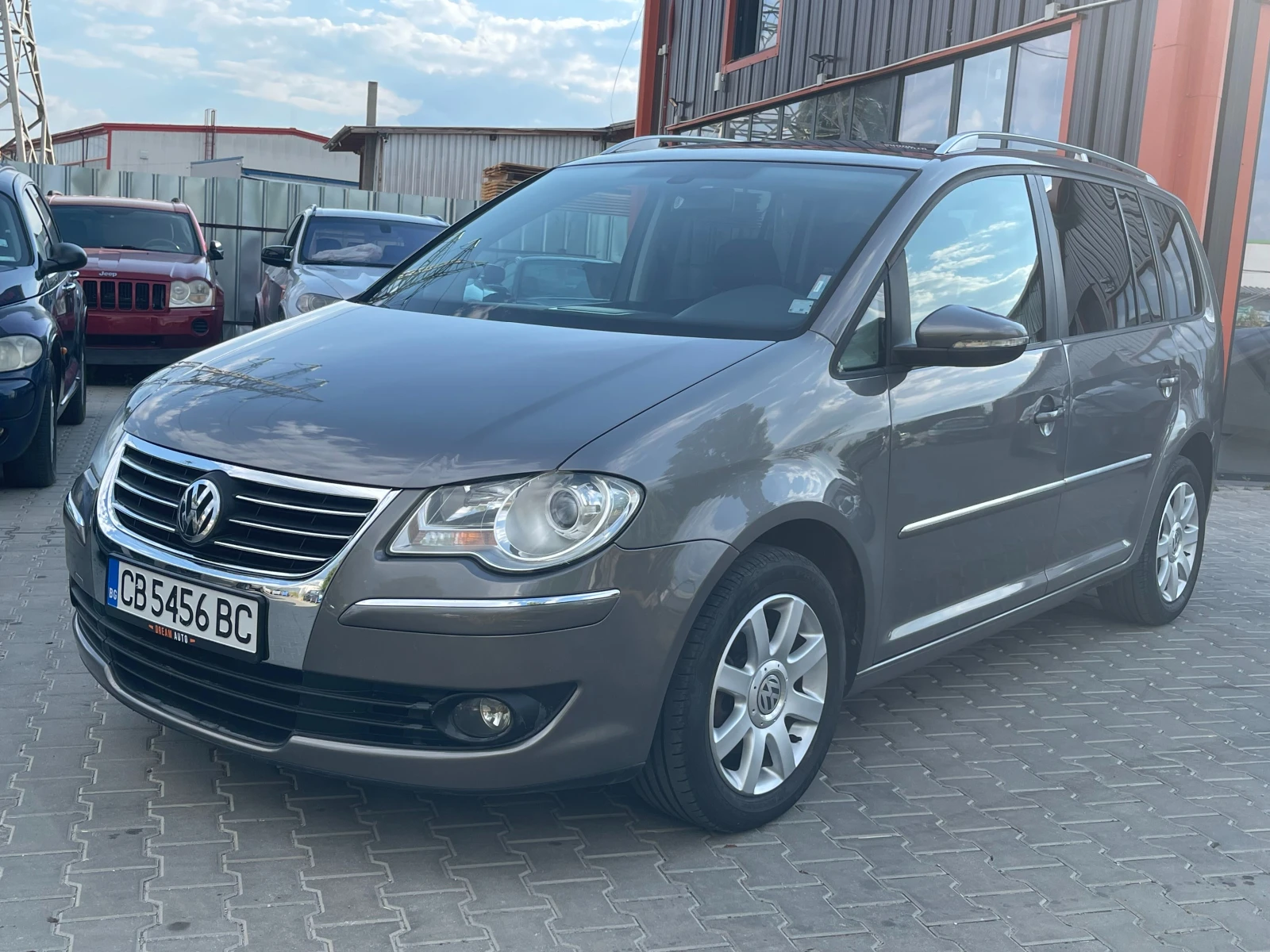 VW Touran 2.0 TDI Automatic 140 к.с - изображение 3