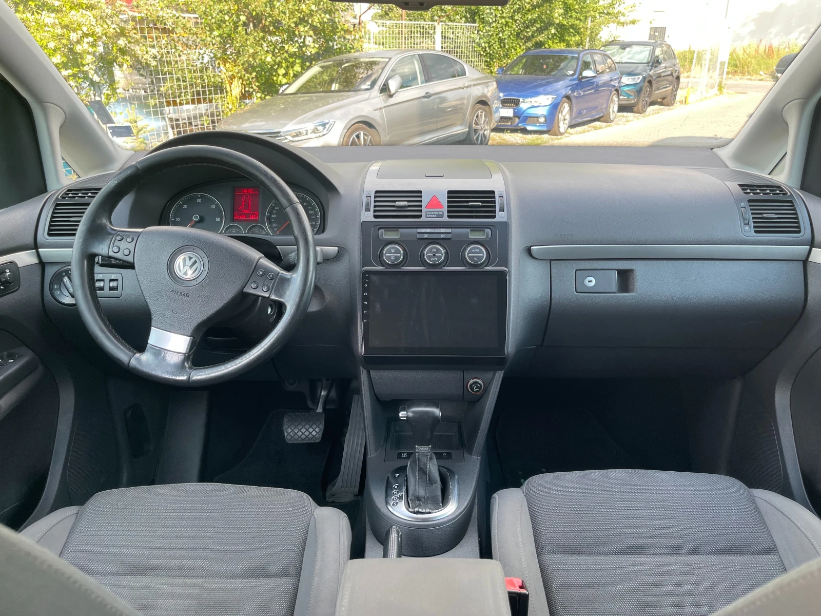 VW Touran 2.0 TDI Automatic 140 к.с - изображение 8