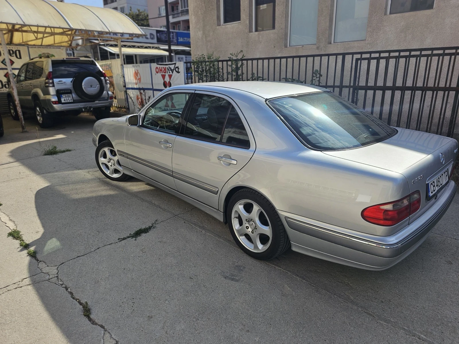 Mercedes-Benz E 320 4matic - изображение 3