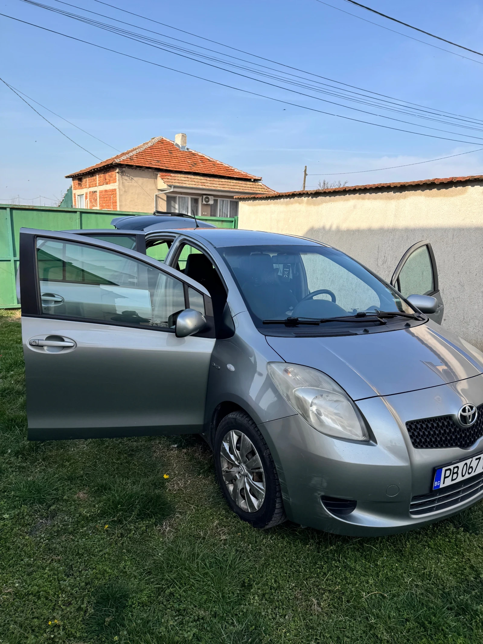 Toyota Yaris, снимка 15 - Автомобили и джипове - 53925328