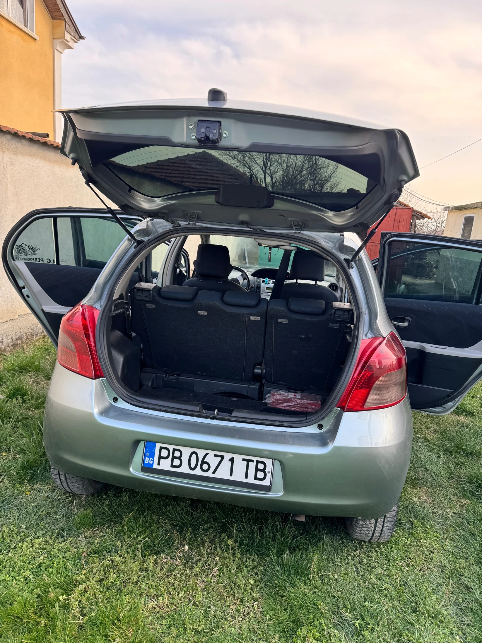 Toyota Yaris, снимка 9 - Автомобили и джипове - 53925328