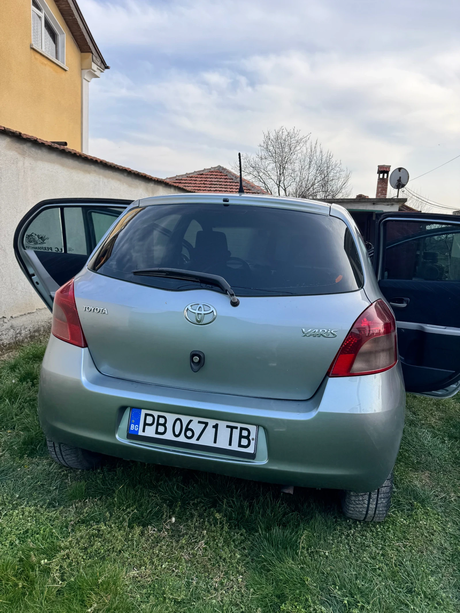 Toyota Yaris, снимка 11 - Автомобили и джипове - 53925328