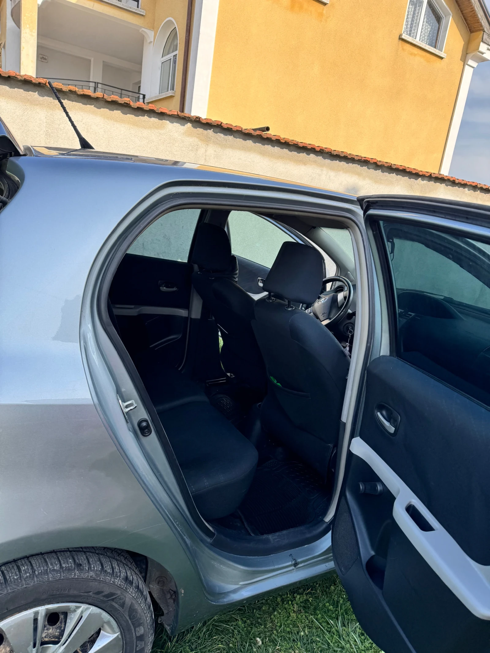 Toyota Yaris, снимка 14 - Автомобили и джипове - 53925328