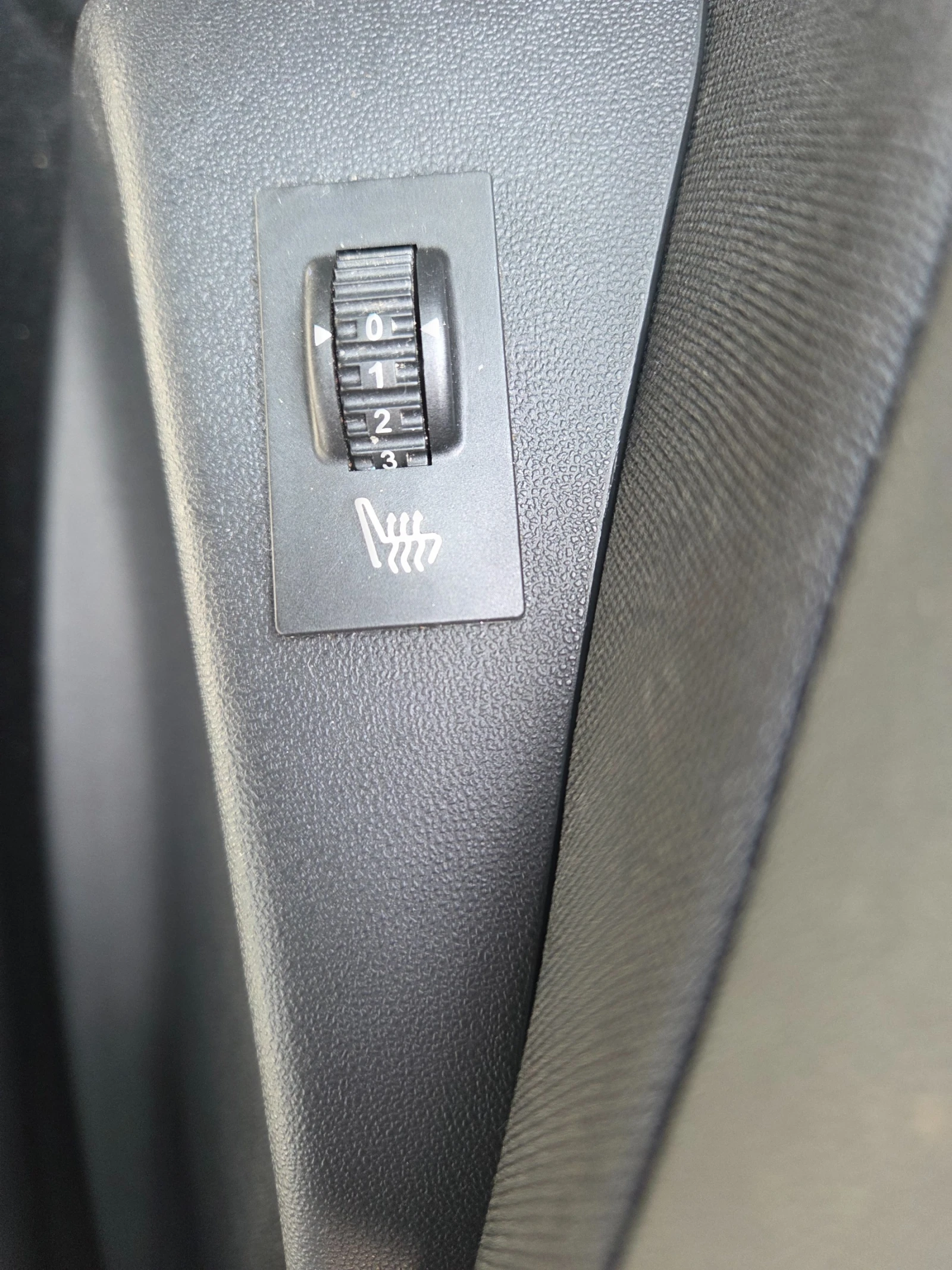 Peugeot 2008 1.5 HDi-Фул екстри , снимка 15 - Автомобили и джипове - 53984186